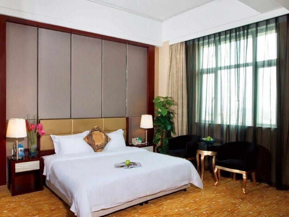 Jun Hao Hotel Dongguan  Zewnętrze zdjęcie