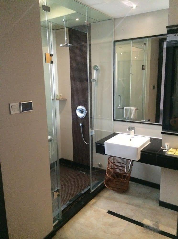Jun Hao Hotel Dongguan  Zewnętrze zdjęcie