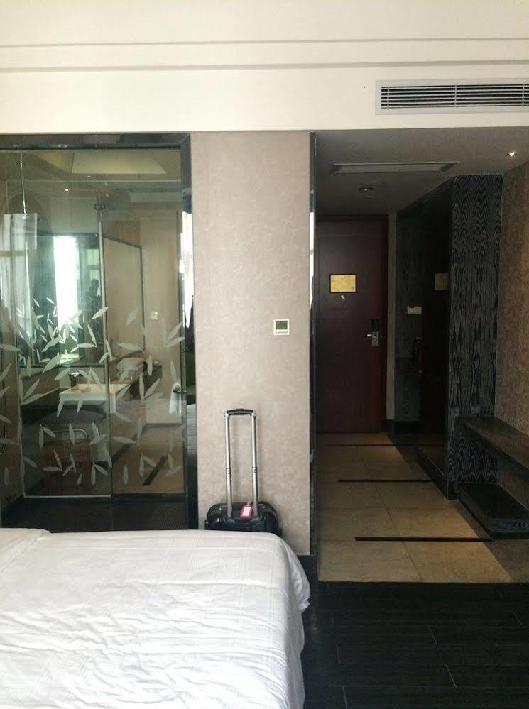 Jun Hao Hotel Dongguan  Zewnętrze zdjęcie