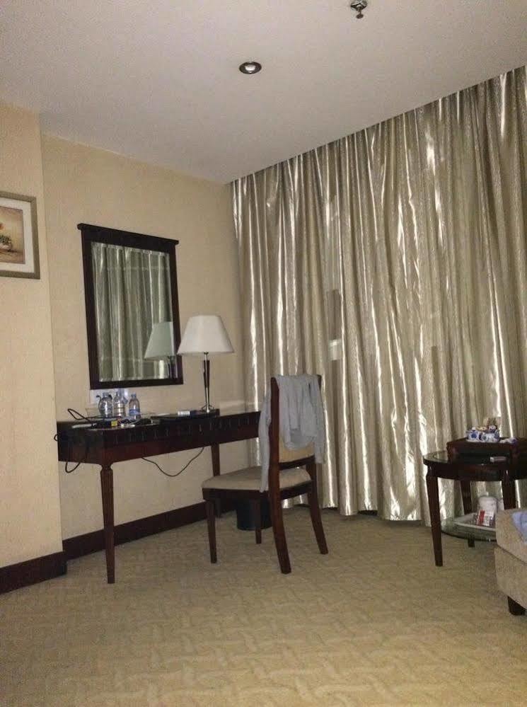 Jun Hao Hotel Dongguan  Zewnętrze zdjęcie
