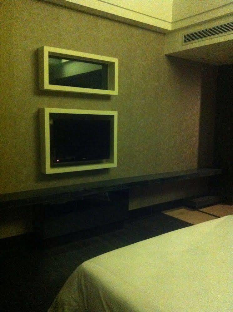 Jun Hao Hotel Dongguan  Zewnętrze zdjęcie