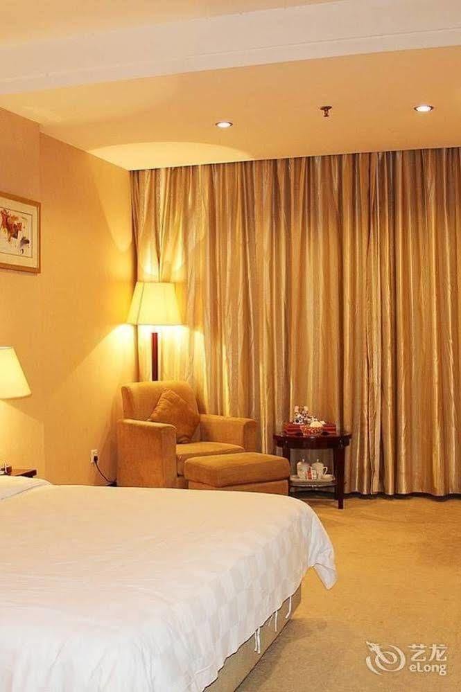 Jun Hao Hotel Dongguan  Zewnętrze zdjęcie